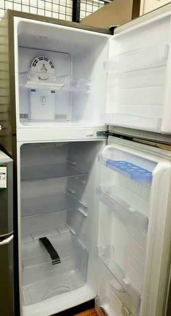 冷蔵庫を開けるとコバエが死んでる2つの理由